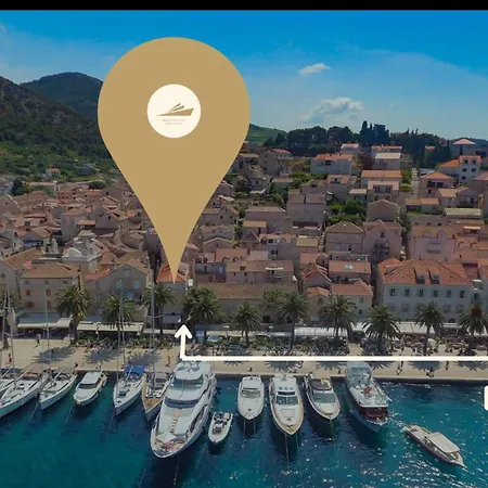 Riva Yacht * Hvar Town