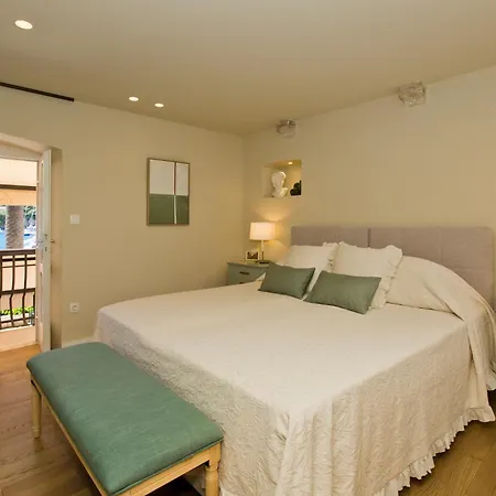 Riva Yacht Apartment Hvar Town