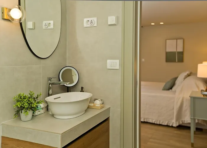 Riva Yacht * 흐바르