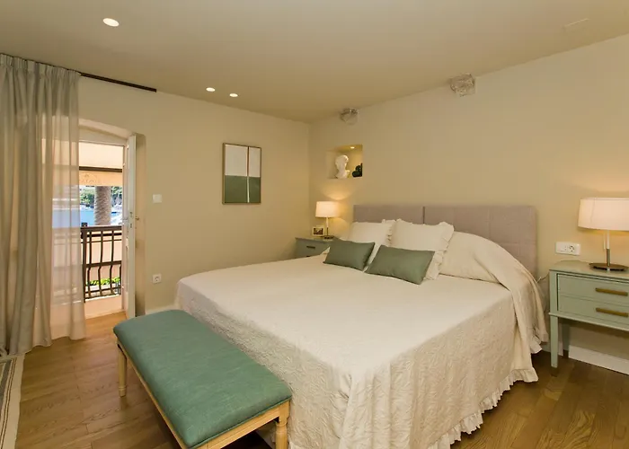 Riva Yacht Apartment Hvar Town