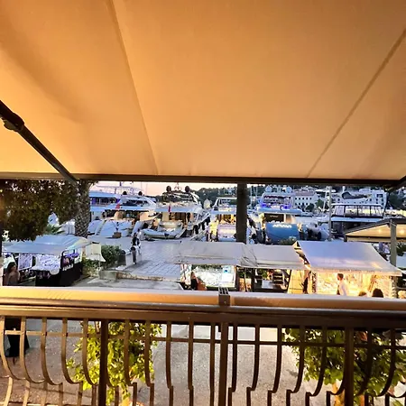 Riva Yacht Daire Hvar Town