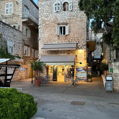 Daire Riva Yacht Hvar Town